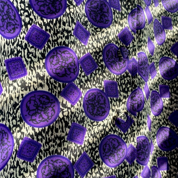 Vintage Patterned Button-Up Blouse - Picture 4 of 5